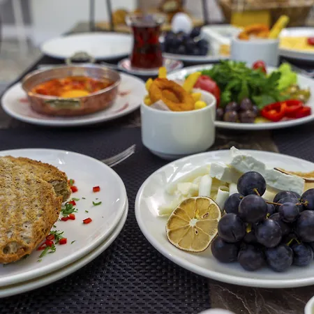 The Mori Club מלון 3*